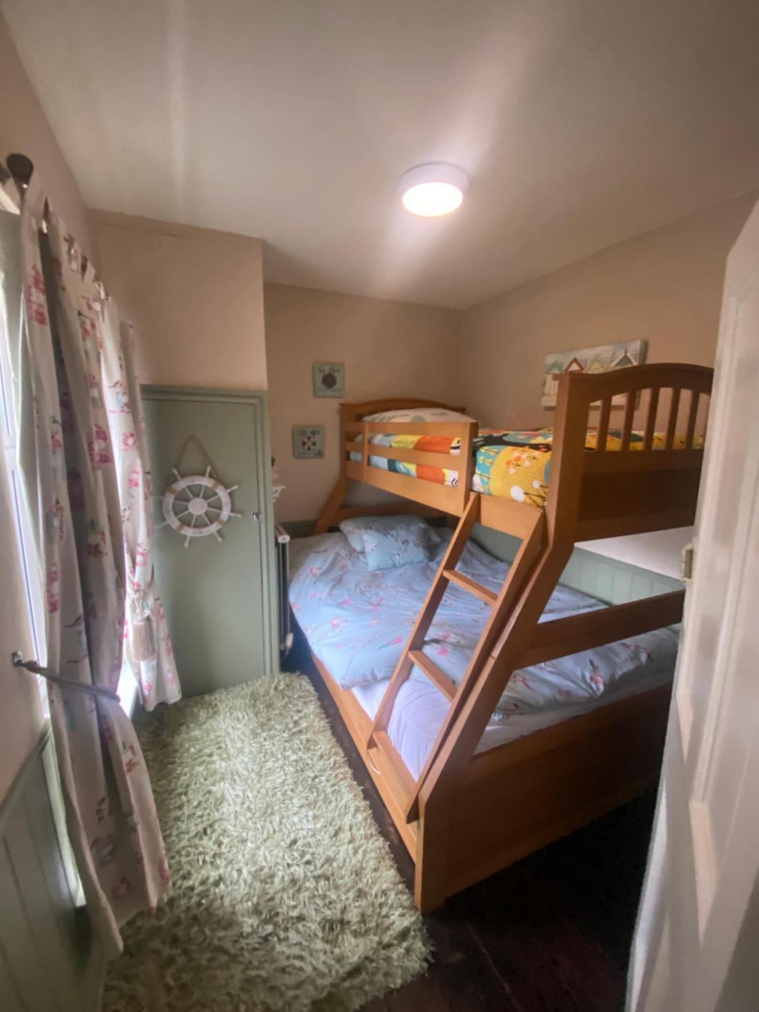 3 Bed Town House Llandeilo Carmarthenshire Villa Exterior photo